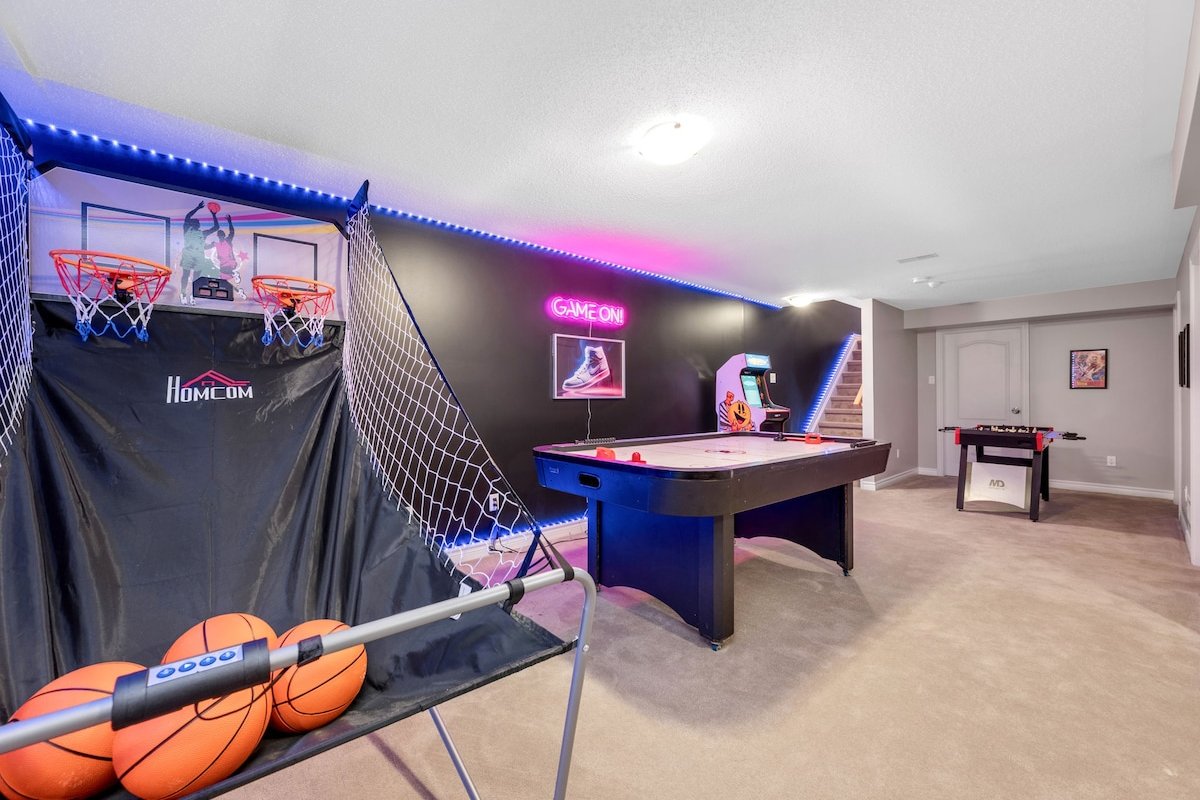 Game Room, Theatre, King Bed, Private Patio gallery image 3