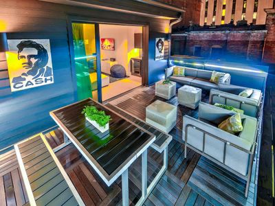 Walk 2 Broadway|5BR DT Loft + Rooftop – Sleeps 16!