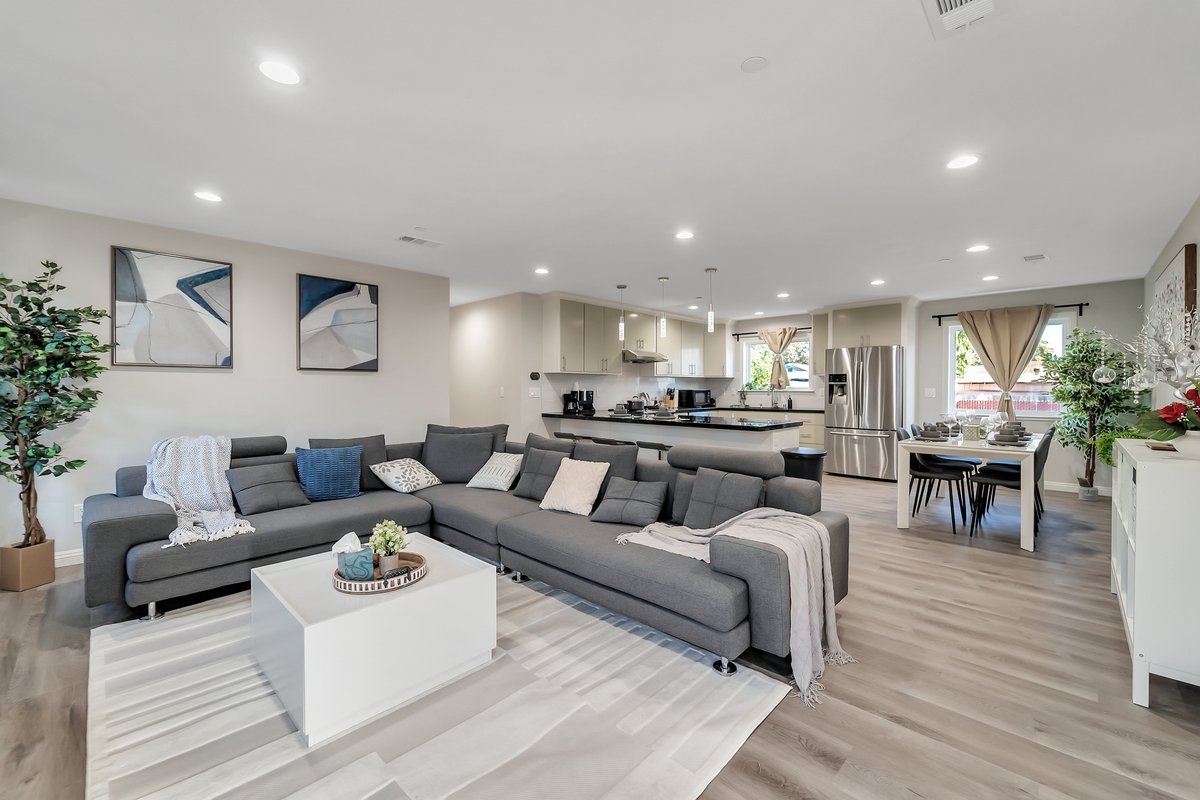 Newly built 2100 sqft modern home 6br/5ba sleep 16