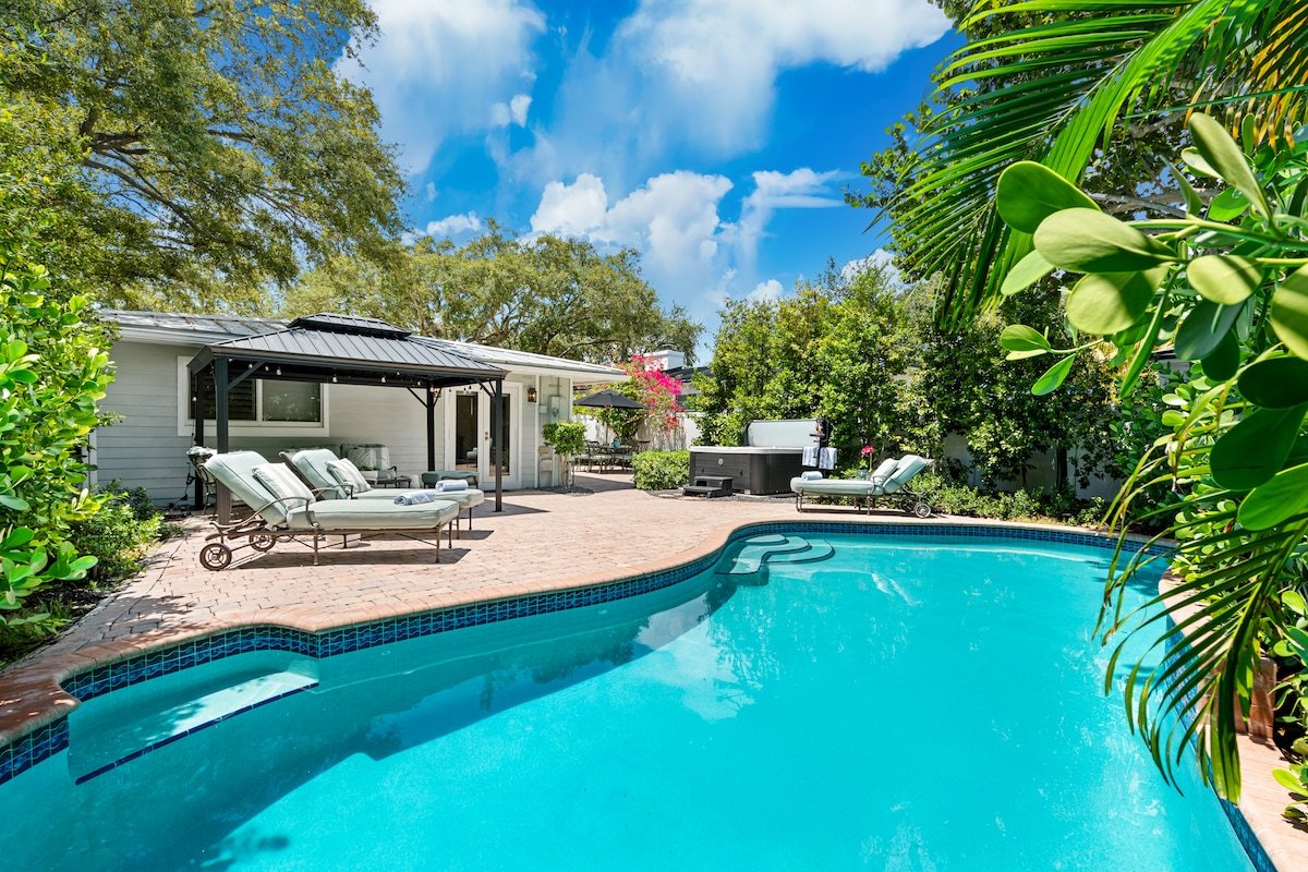 Fun & Fabulous Oasis Heated Pool, Hot Tub, Kayaks gallery image 5