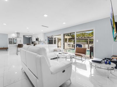 Lux Pool Retreat|Grill| By Hard Rock & Beach