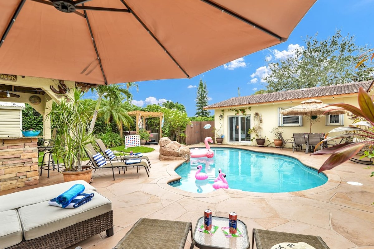 Paradise Cove | 1 Mile to Beach | Heated Pool gallery image 2