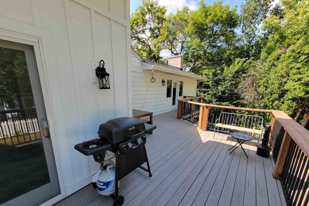 The Spacious Minnetonka 5BR Retreat Cable Lux Life gallery image 5