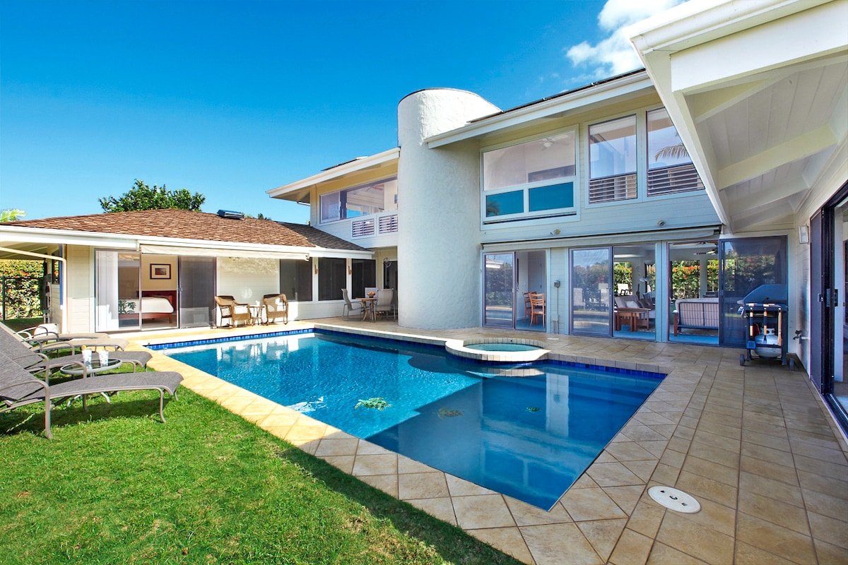 Gorgeous 5BD 4BA Luxury Home with Pool & Hot Tub! gallery image 2