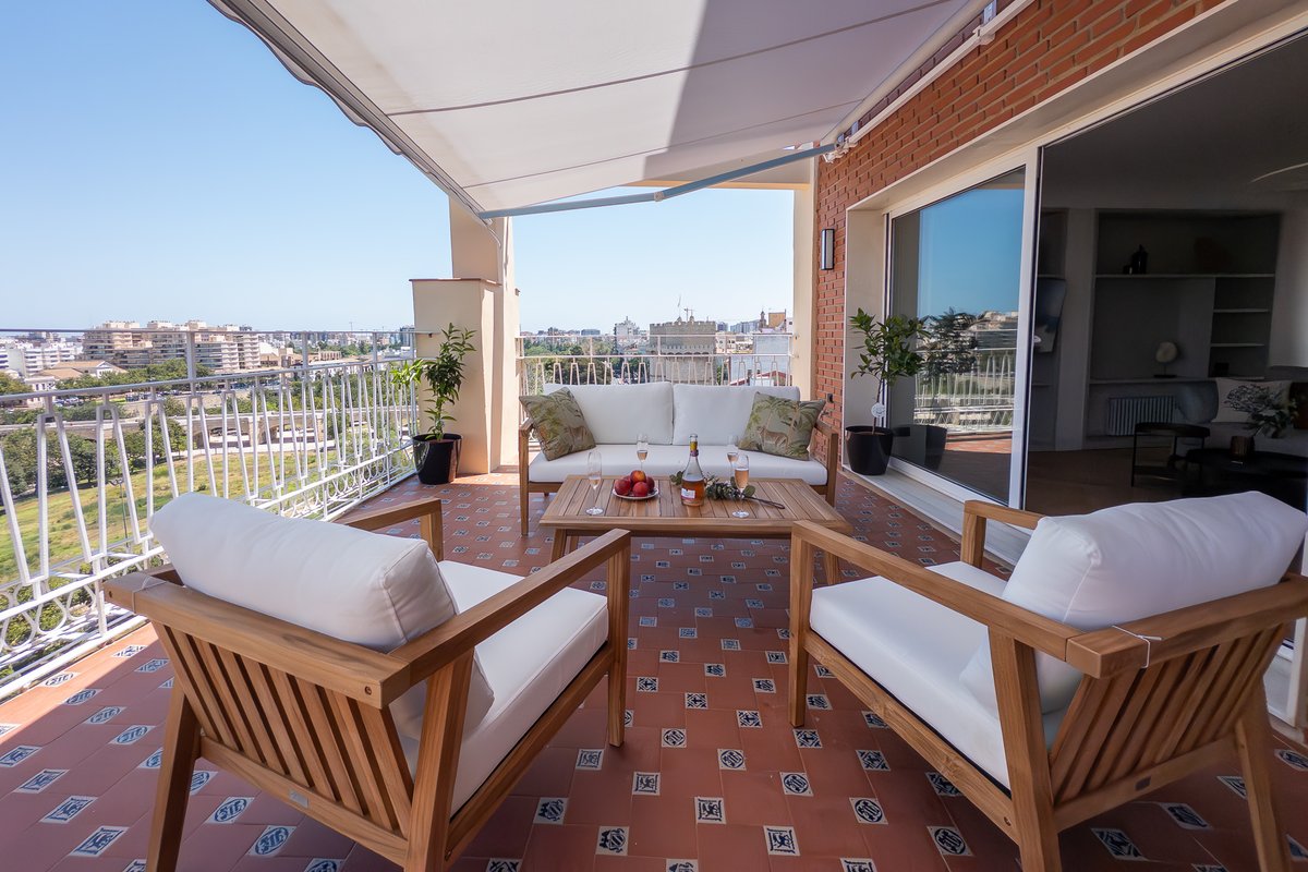 Stylish penthouse, stunning terrace in Valencia