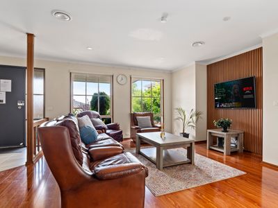 Huge Family Home! 5 mins/Airport, 15 mins/City