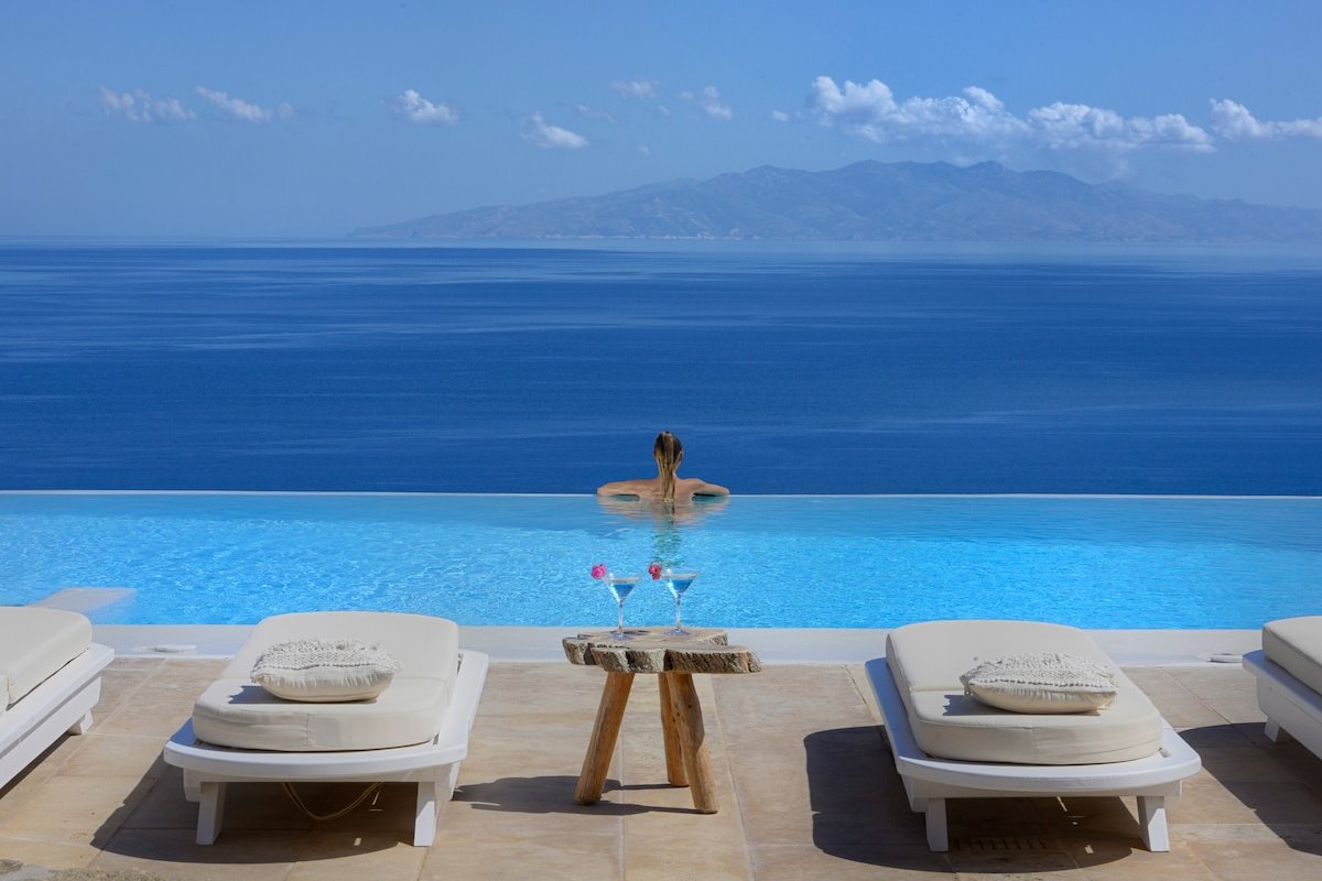 Lia Villas Mykonos PRIVATE & HEATED INFINITY POOL gallery image 2