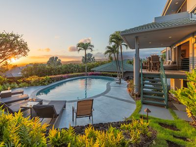 Walk to Beaches, Heated Pool, Ocean views + Ohana!