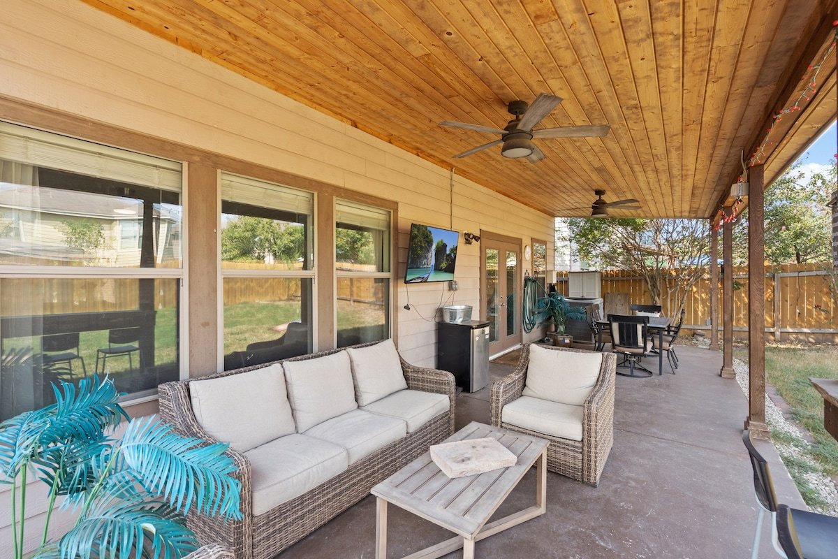 ATX Backyard BBQ | 10min to downtown & airport gallery image 4