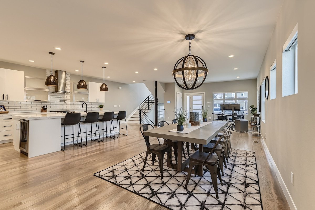 LUX Rooftop Hot Tub 3 Bed+4.5 Bath+Office gallery image 2