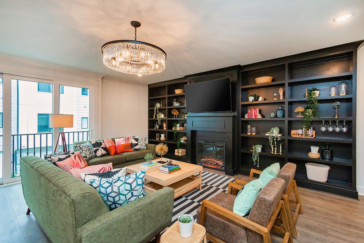 Gulch Walkable- Rooftop/Hot Tub! gallery image 5