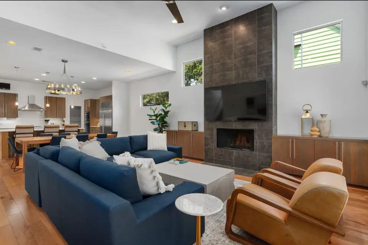 Soco Modern Luxury Home, Pool, near S. Congress gallery image 2