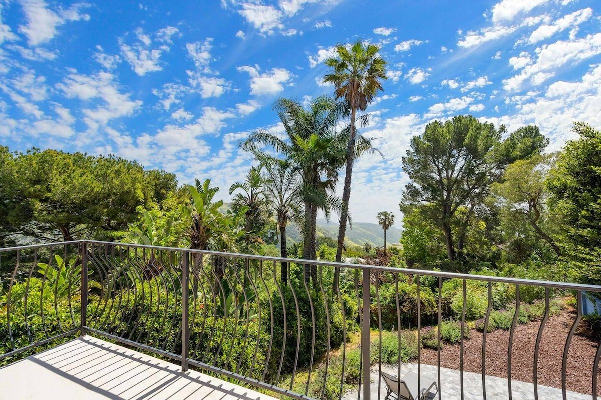 Peaceful 4BR w/ Ocean Views | Surrounded by Nature gallery image 4