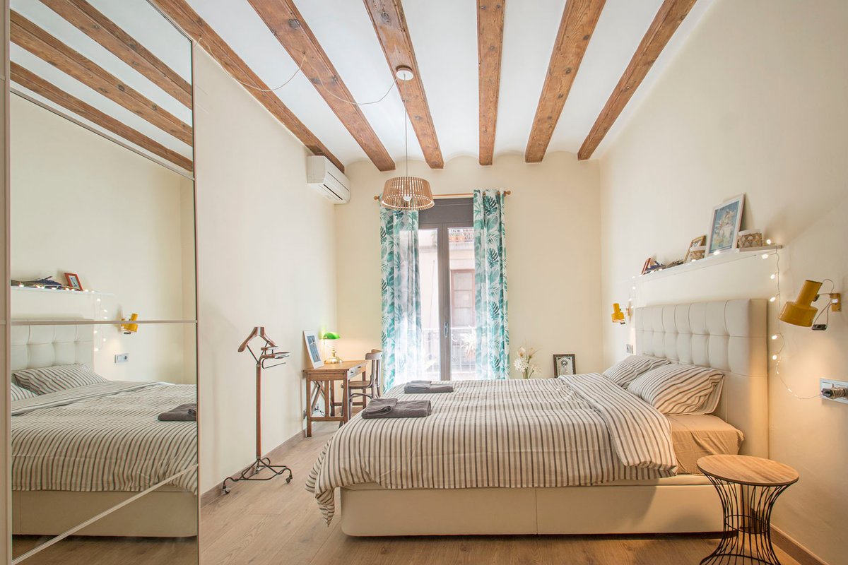 Spacious central apt, 4BR, AC, Wi-Fi, Gothic