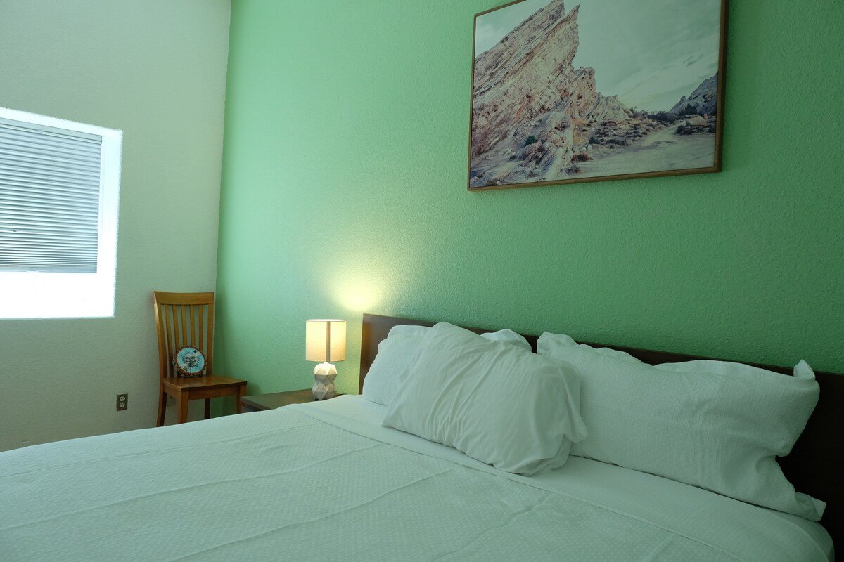 Great Home steps from RiNo – 10 beds gallery image 5