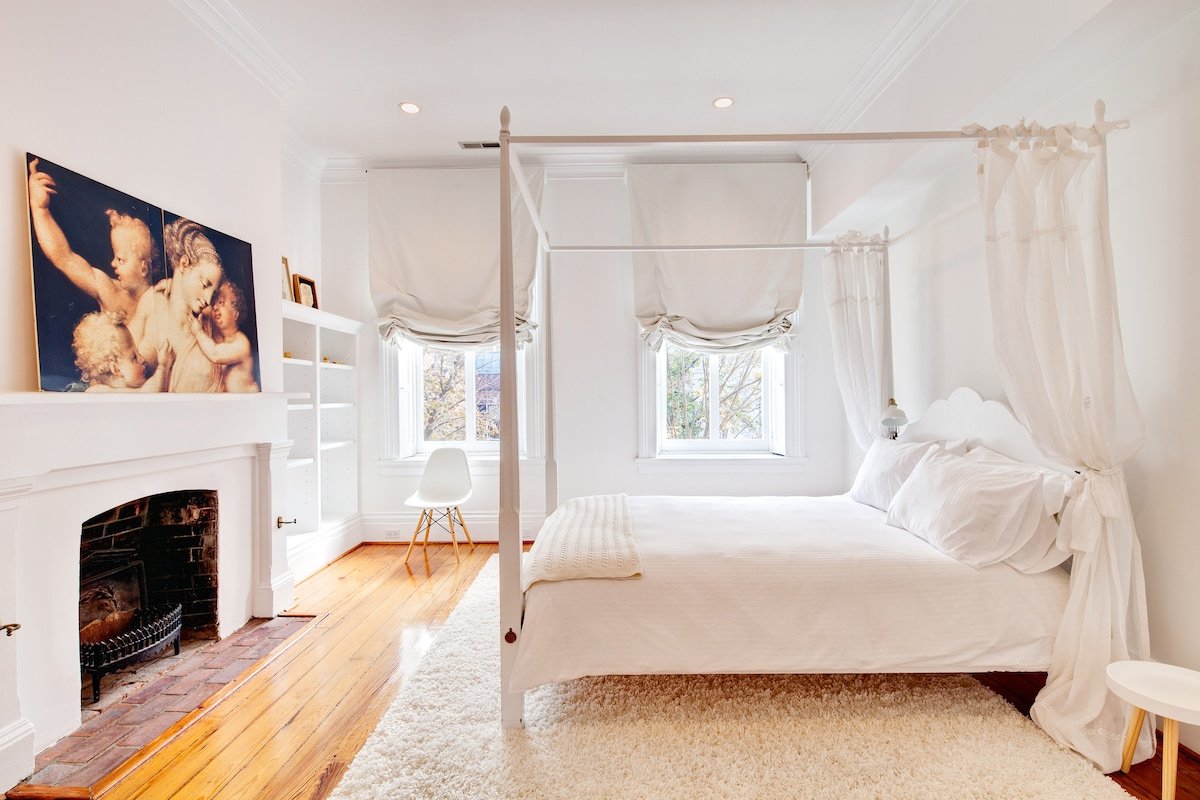 Superb, Designed, Historic House in Georgetown gallery image 4