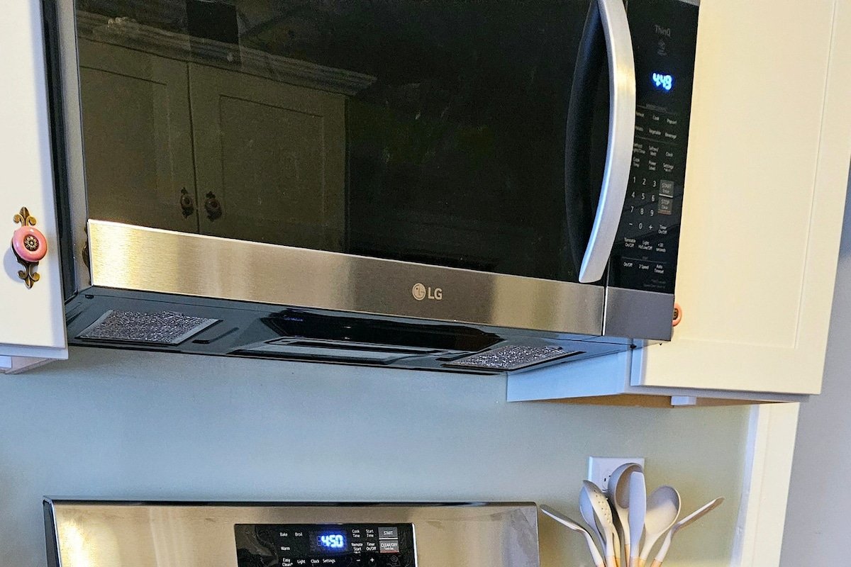 Central cozy 4 bedroom w/King bed gallery image 5