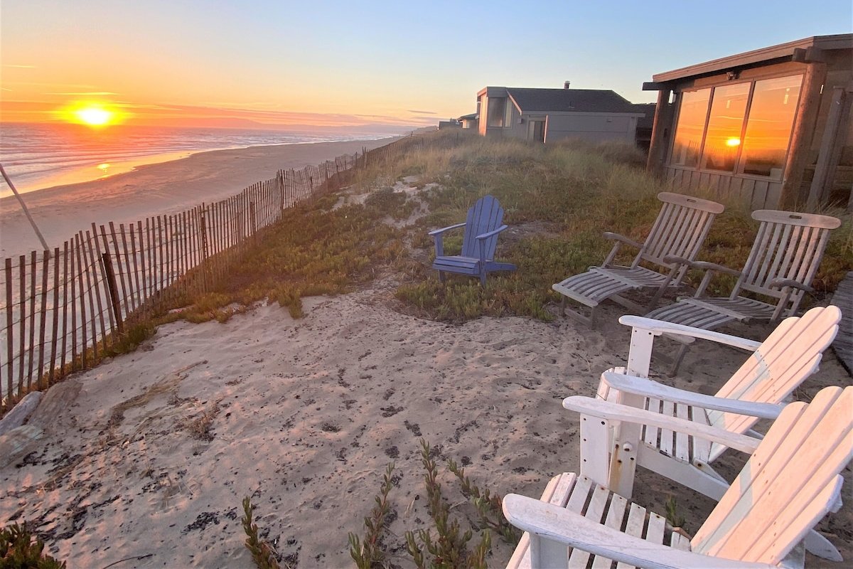 Oceanfront, ping pong, soaking tub, delightful!