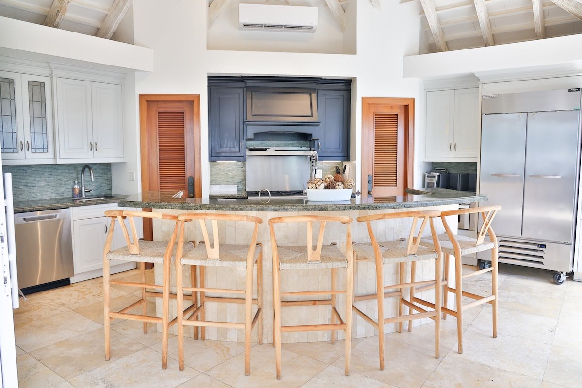 Turtle Breeze – Fully Staffed Beachfront Villa gallery image 2