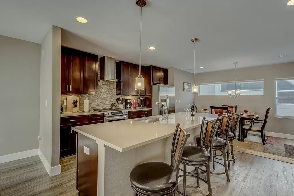 Spacious Townhouse with Rooftop Deck! gallery image 2