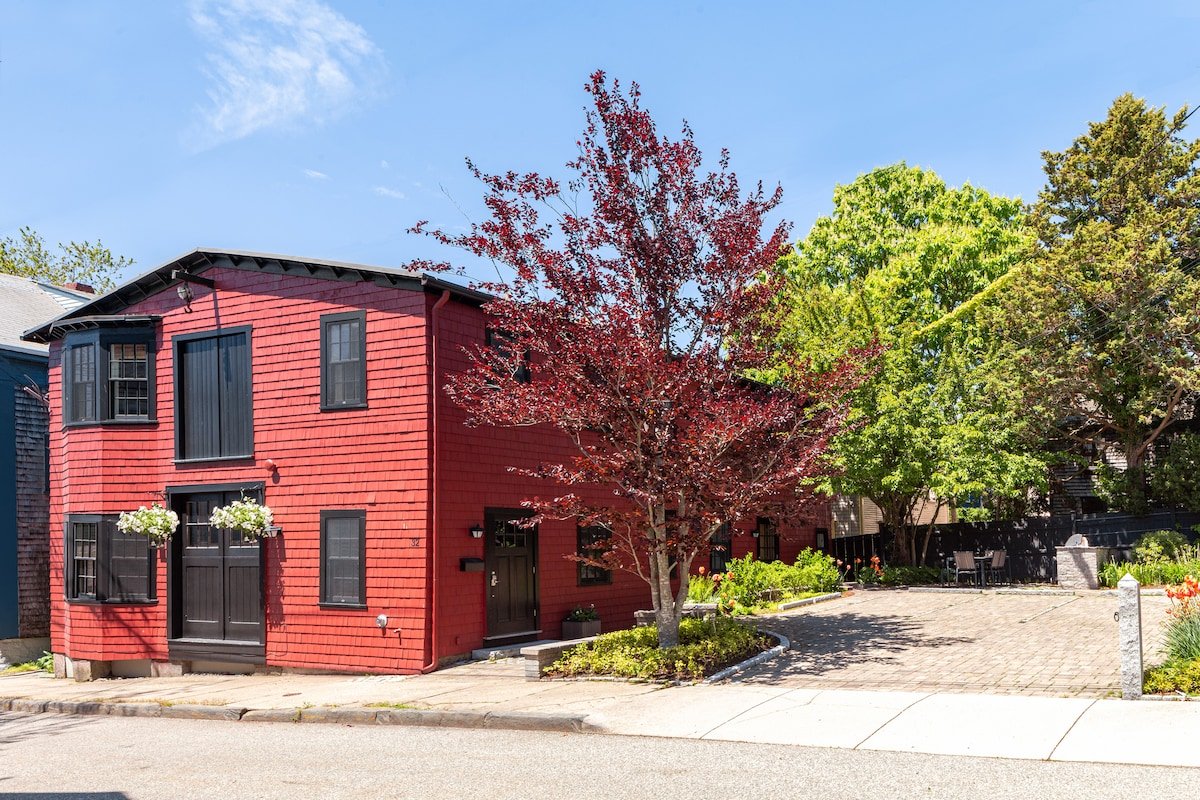 Historic, Updated Stable in Heart of Newport! gallery image 2