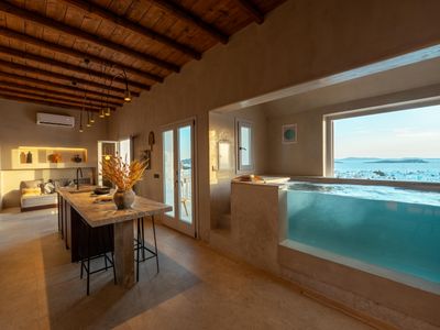 3 Bedroom Seaview Jacuzzi “Legends in Town”