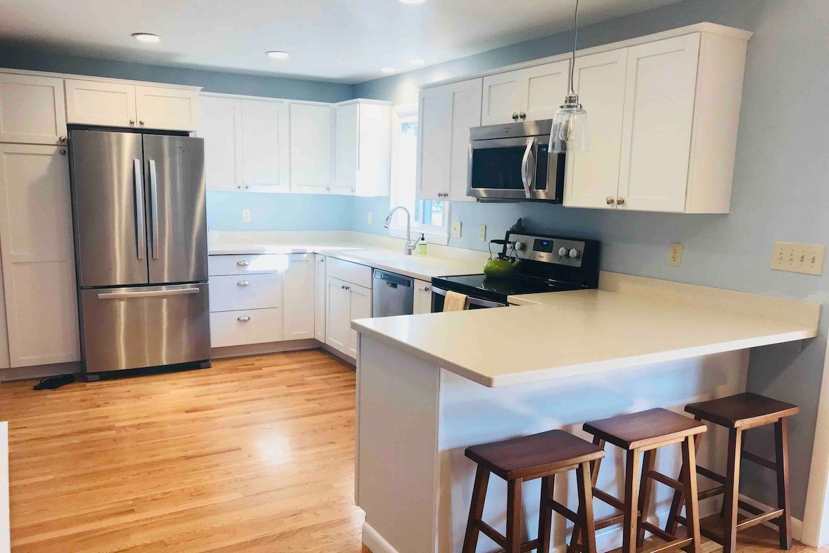 Portsmouth / Newport House, 1 mile from beach gallery image 5