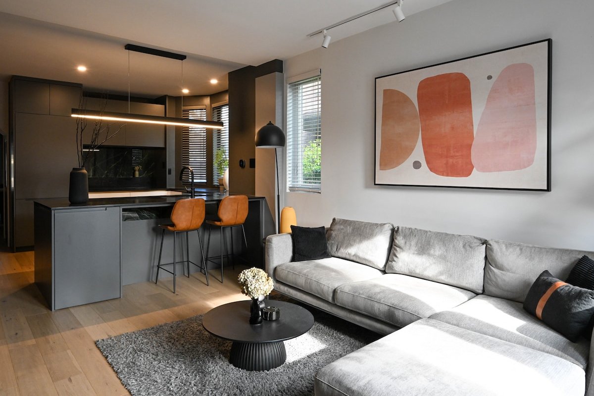 Gorgeous semi-detached house gallery image 3