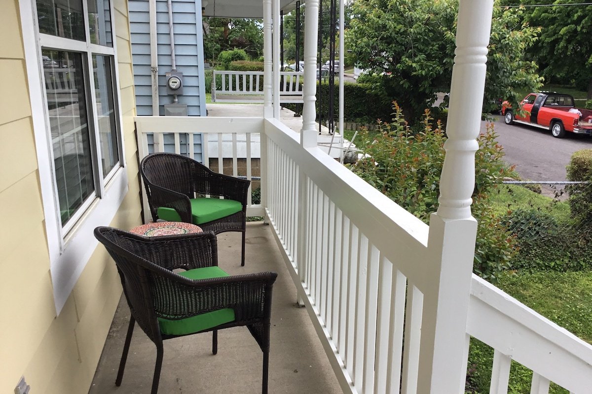 Spacious, Comfy, Close to Everything! gallery image 5