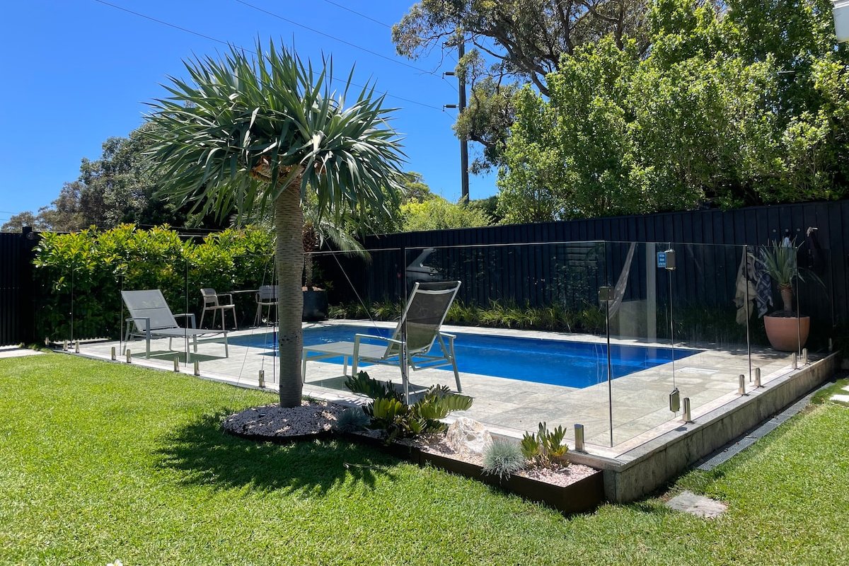 Private quintessential beach cottage, ocean views gallery image 4