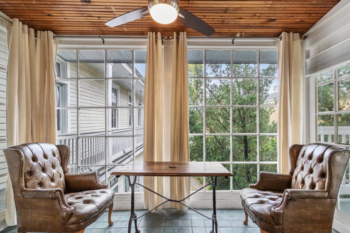 Pedigreed Upscale Home Blends History & Luxury gallery image 3