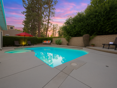 177 Modern Retreat: Pool, SPA-New Lux Furniture