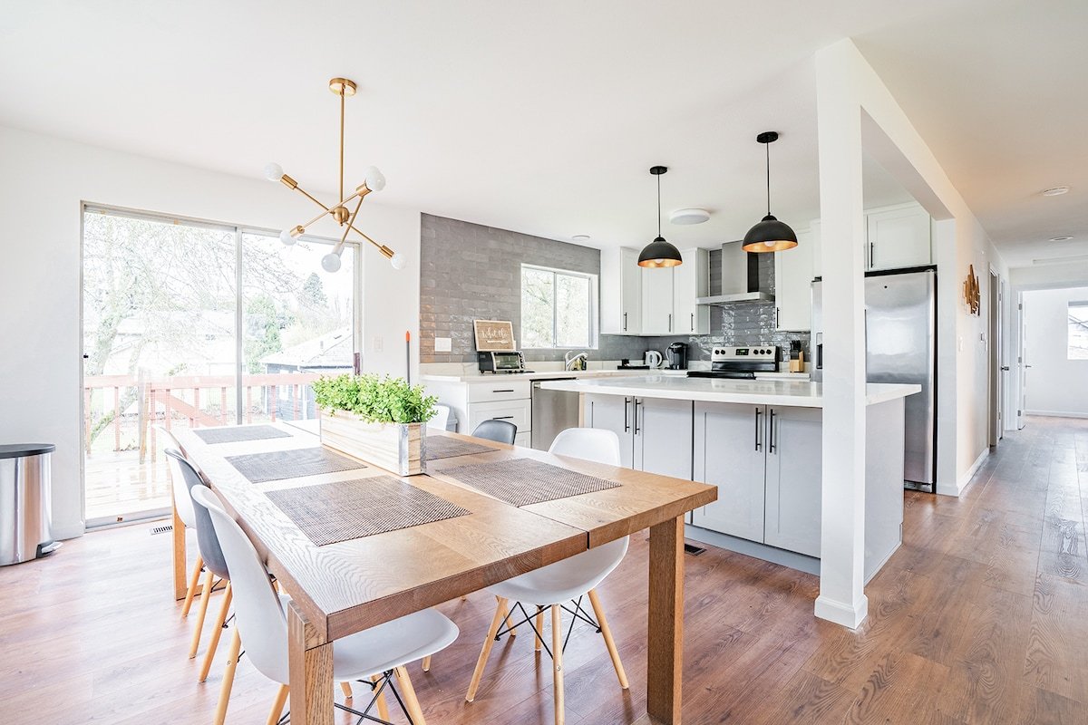 Charming 6BR Farmhouse Escape w/ Downtown Access gallery image 4