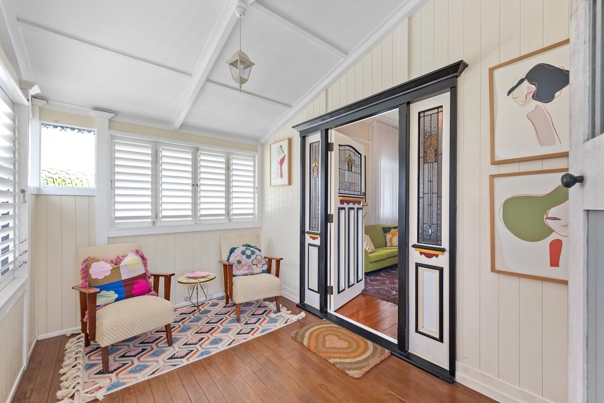 A Colourful Life! 4Bed/2.5Bath/1Car ~ Queenslander gallery image 5