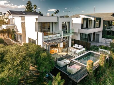 Salty Views on Cross St Bronte