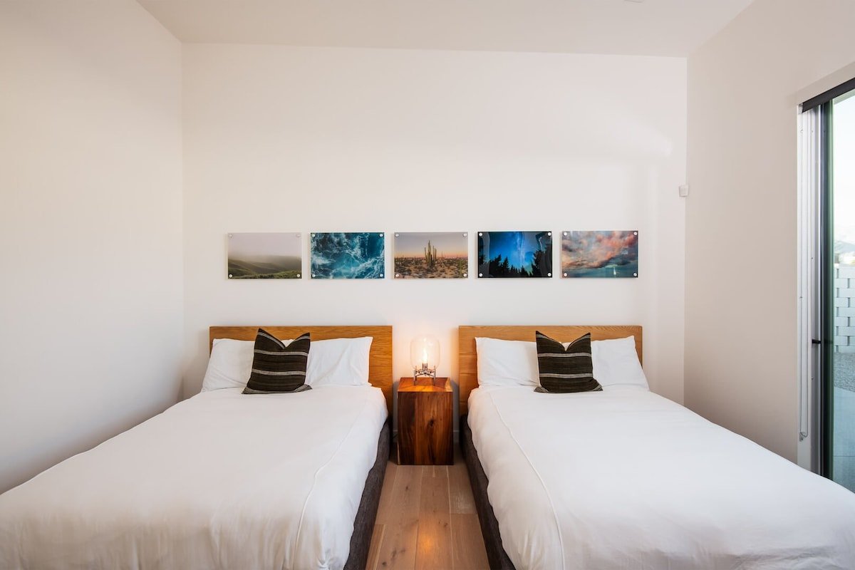 Neon @ Elemento49 | Pool & Spa | Sleeps 16 gallery image 2