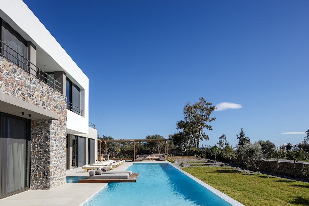 115m2 pool, daily cleaning, sauna, near beaches gallery image 3