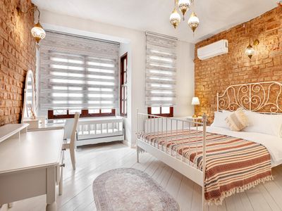 Amayzing& Historical House 6BR-3BA/New Galata Port