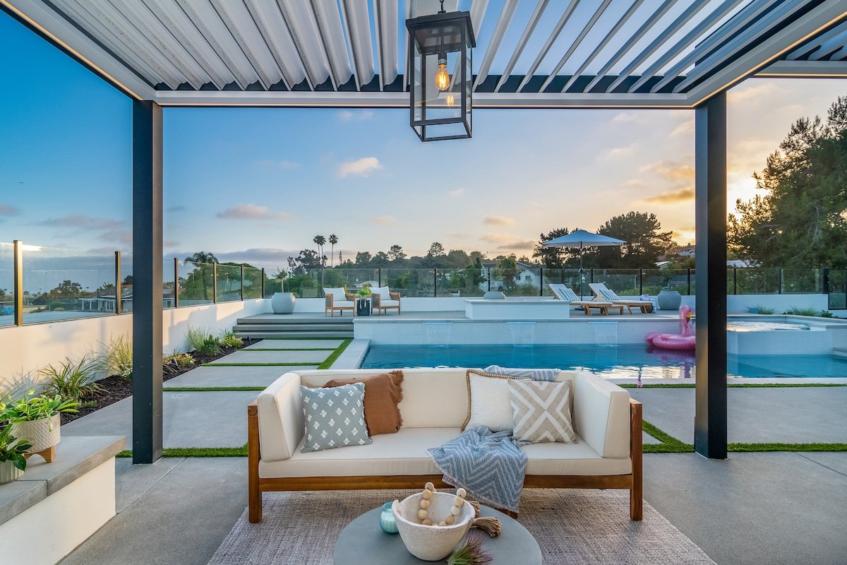 PB 5 Bed, Pool, Spa, Views, Games, Parking, LUX gallery image 5