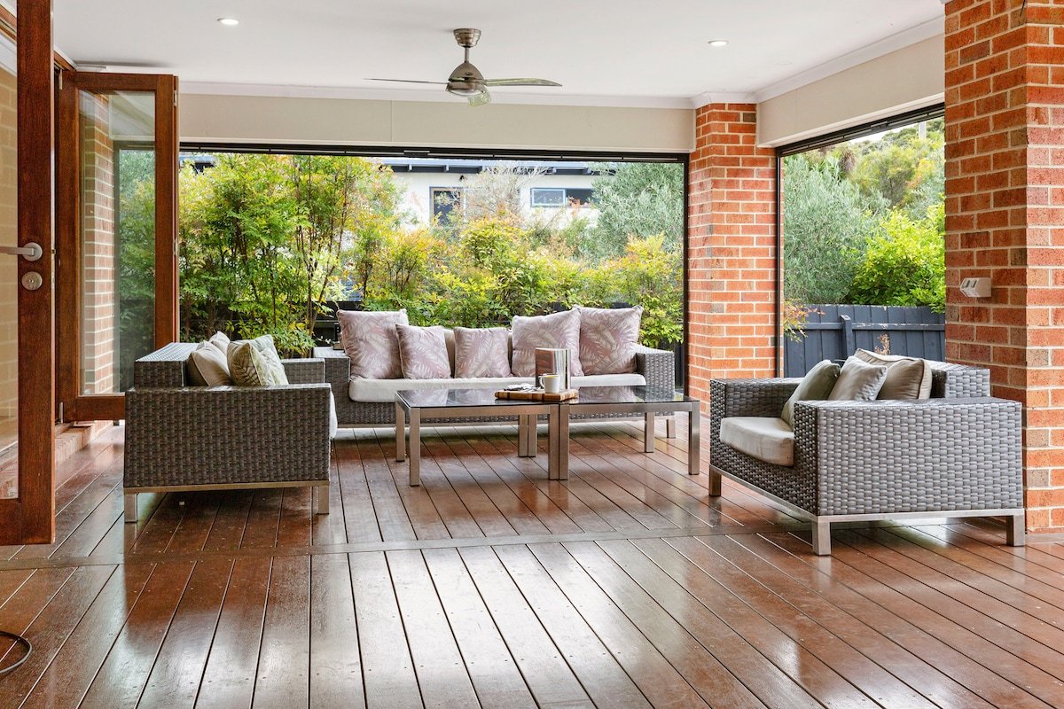 St Tropez – Tranquil Blairgowrie Escape gallery image 3