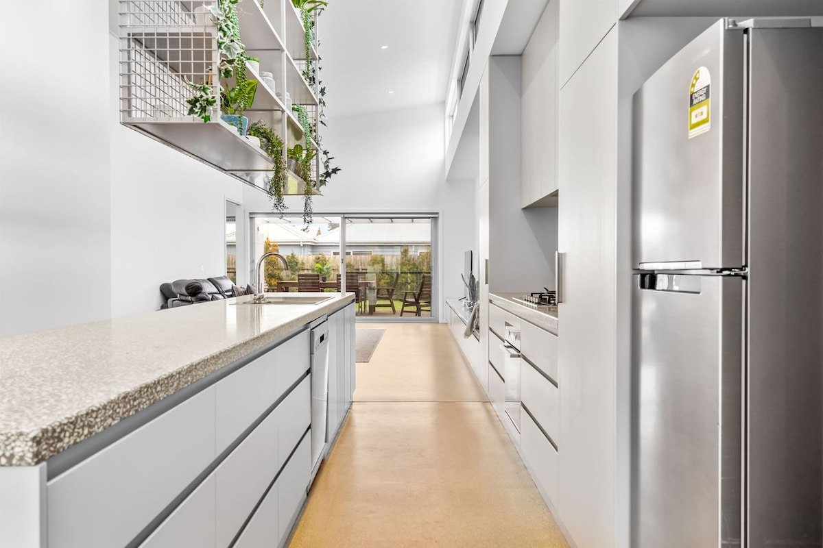 Alma on Barclay gallery image 3