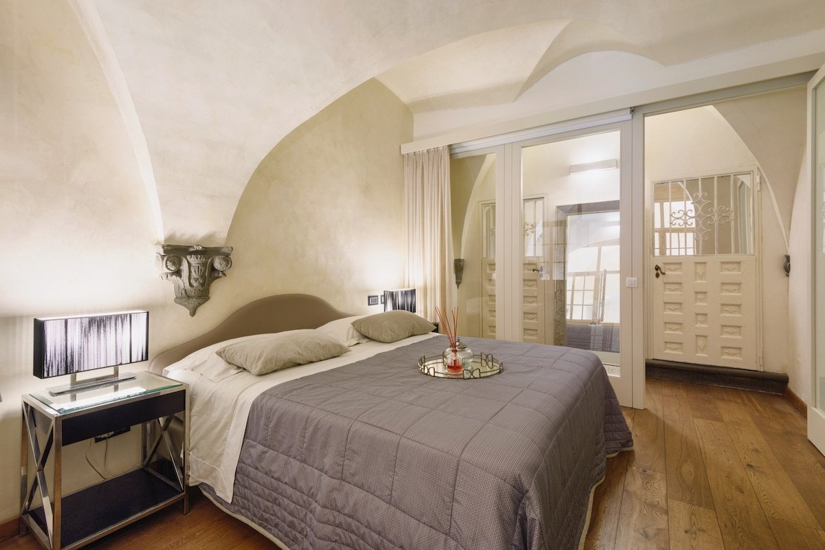 Mozart regal residence w/ lift at Piazza del Duomo gallery image 4