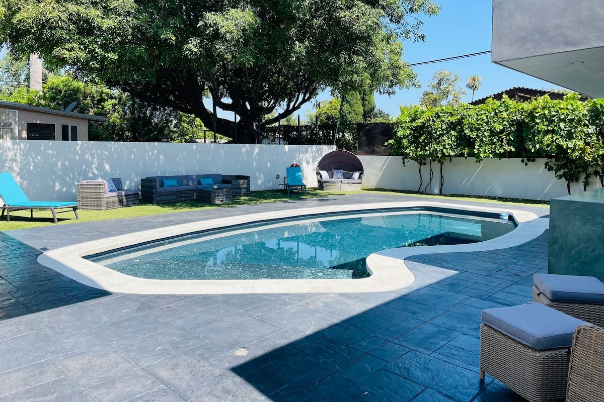 New Listing Modern Dream House gallery image 3