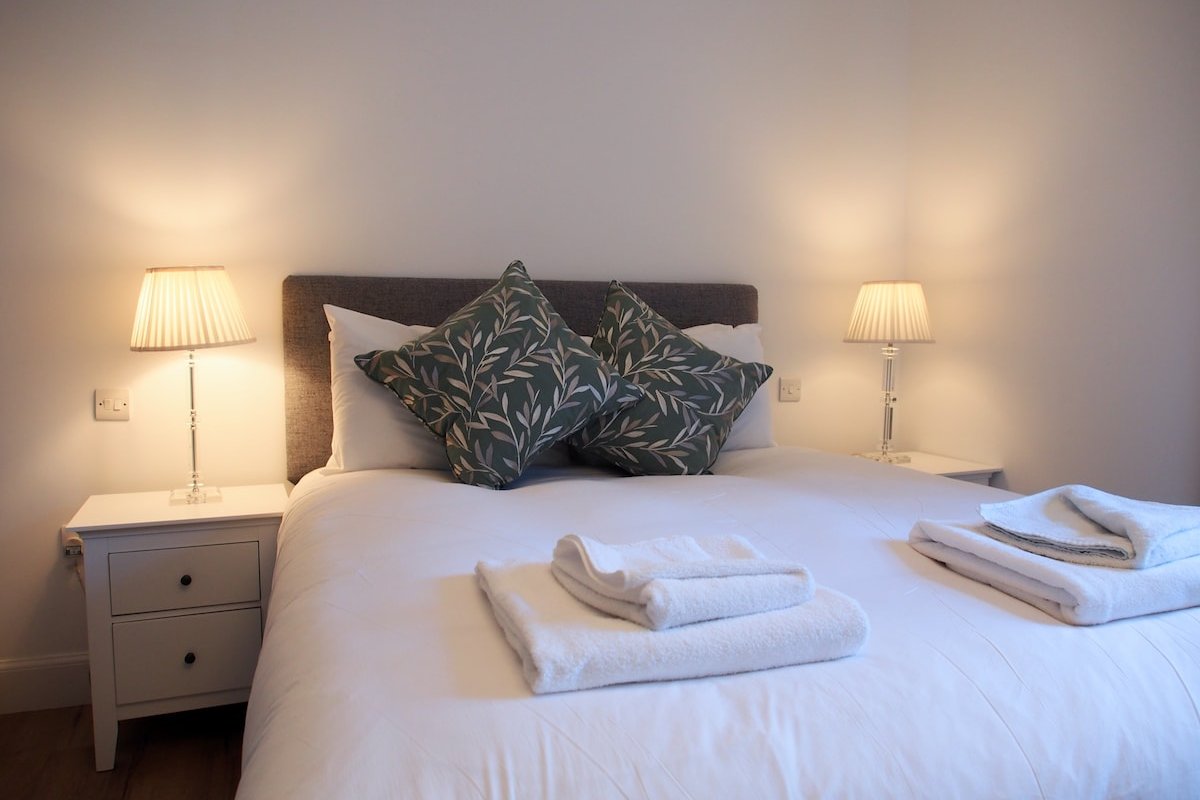 New Town Georgian w Modern Interior on Heriot Row gallery image 4