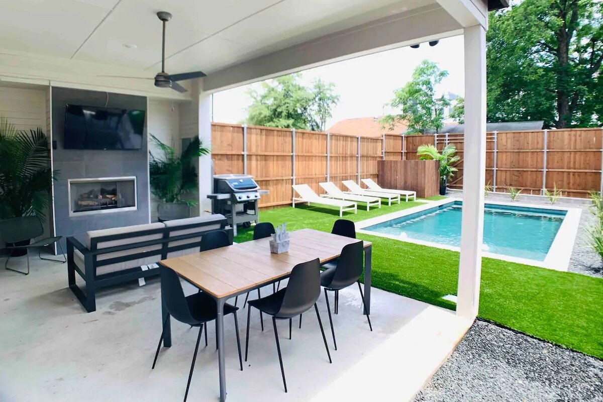 Rooftop Deck w/Downtown Views, 4 Bedroom furnished gallery image 2