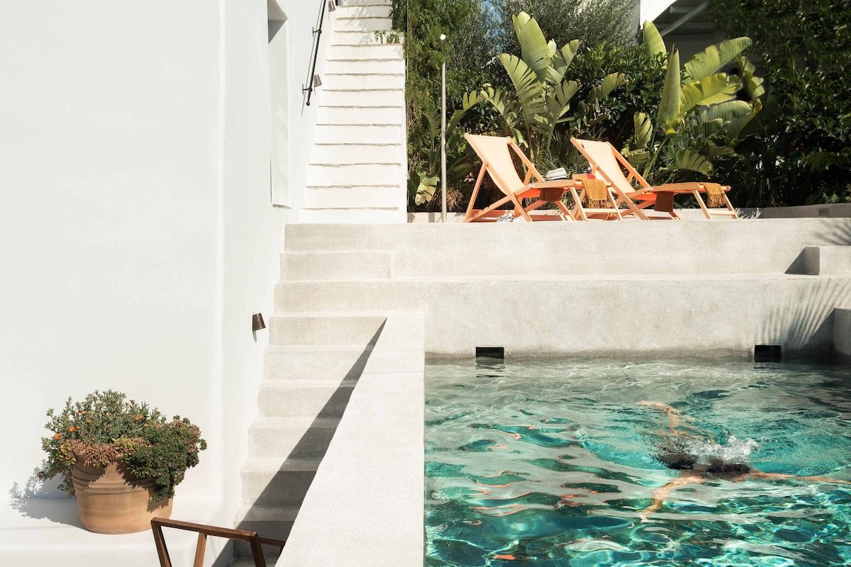 Naousa Villa with pool, garden and view gallery image 3