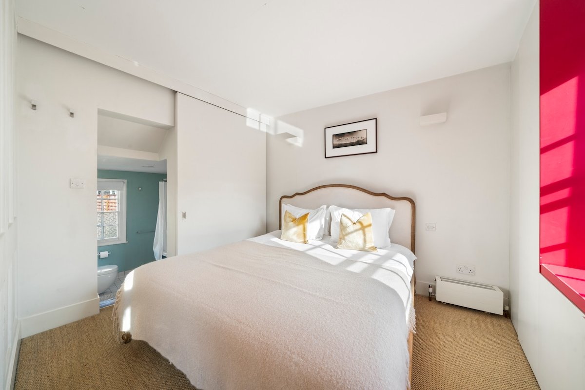 Beautiful Cottage in London | 3 Min to Waterloo gallery image 2