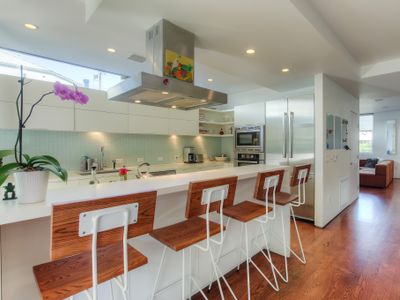 Modern 4 bedroom right off Venice Canals