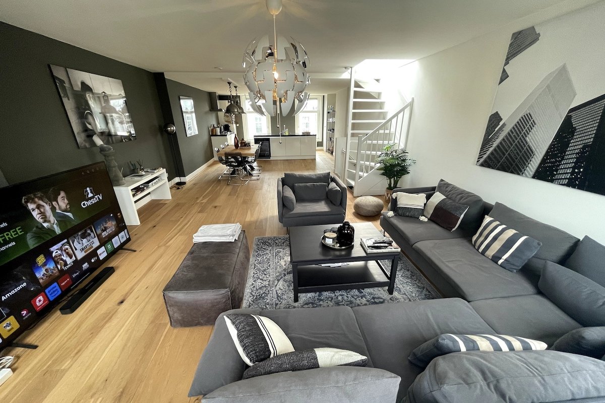Beautifully large apartment in Amsterdam de Pijp. gallery image 3