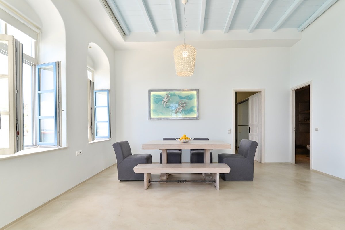 White Memories, seafront luxury apartment Mykonos gallery image 4